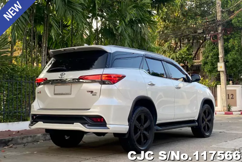 2017 Toyota / Fortuner Stock No. 117566