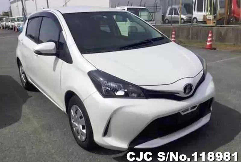 2015 Toyota / Vitz Stock No. 118981