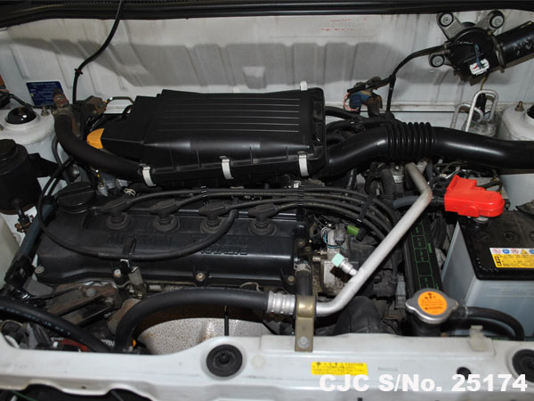 Engine View of Nissan Cube