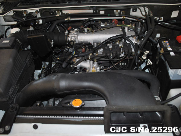 Used Mitsubishi Pajero Engine View