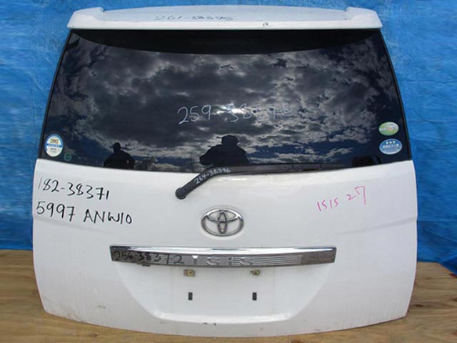 Used Toyota Isis BOOT / TRUNK