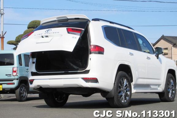 Toyota Land Cruiser in Precious White Pearl for Sale Image 9