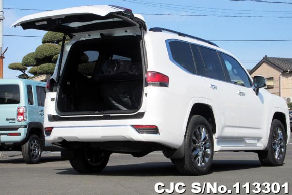 Toyota Land Cruiser in Precious White Pearl for Sale Image 10