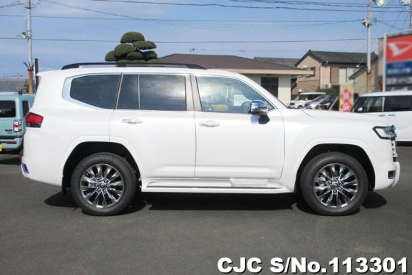 Toyota Land Cruiser in Precious White Pearl for Sale Image 6