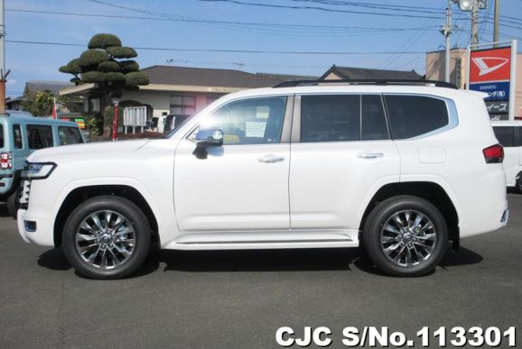 Toyota Land Cruiser in Precious White Pearl for Sale Image 7