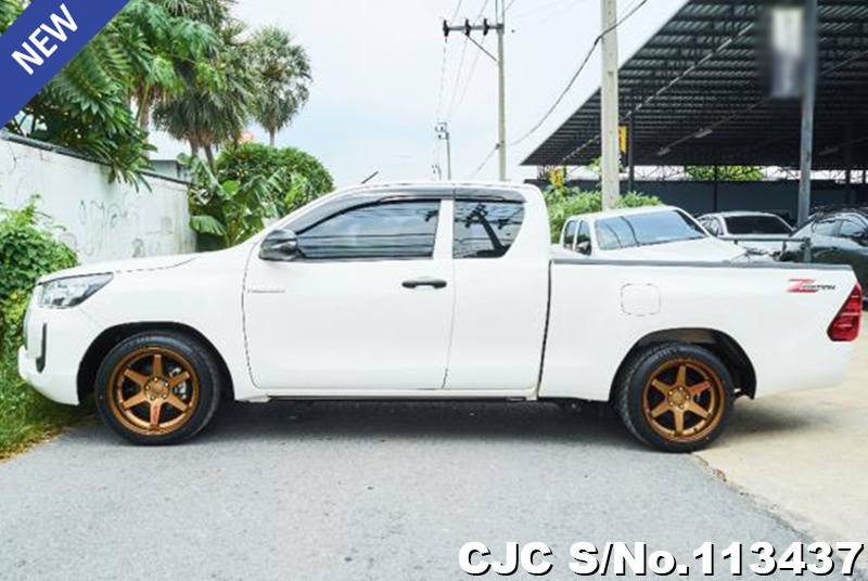 Toyota Hilux in White for Sale Image 3