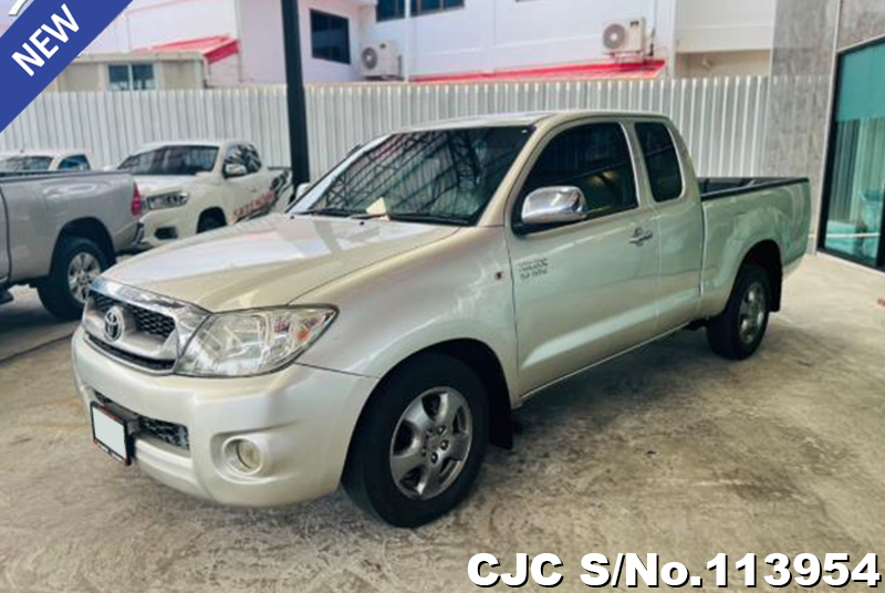 Toyota Hilux in Beige for Sale Image 0