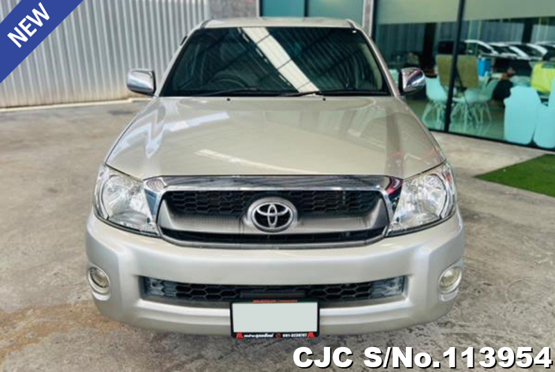 Toyota Hilux in Beige for Sale Image 2