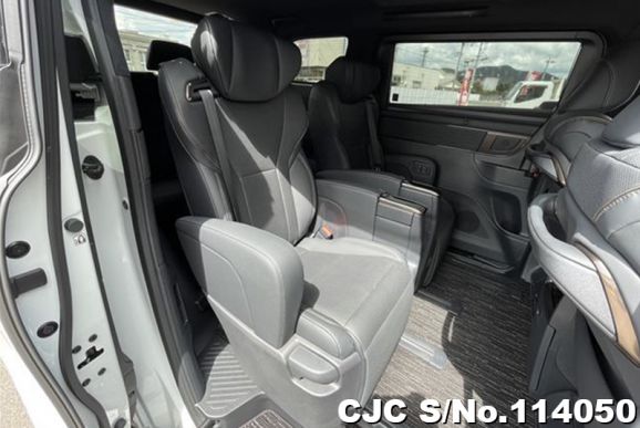 Toyota Alphard in Pearl for Sale Image 13