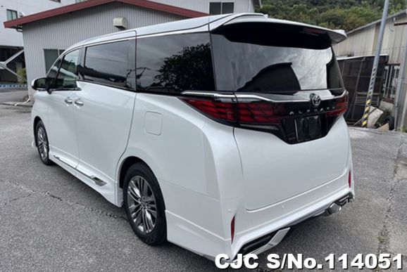 Toyota Alphard in Pearl for Sale Image 2