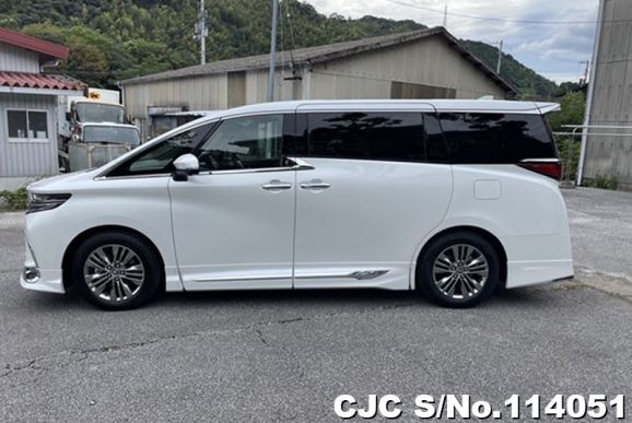 Toyota Alphard in Pearl for Sale Image 7