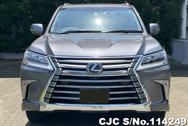 Lexus LX 570 in Gray for Sale Image 4