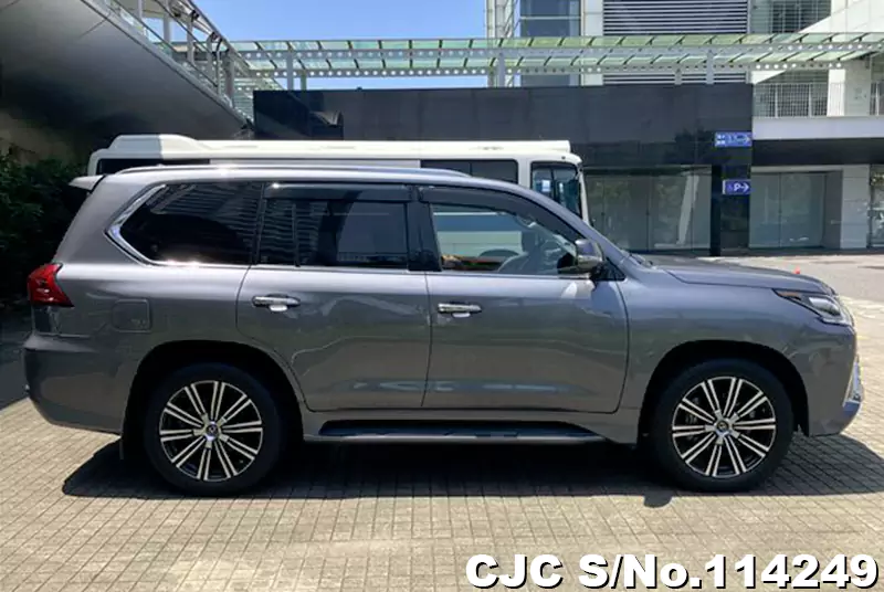 Lexus LX 570 in Gray for Sale Image 6