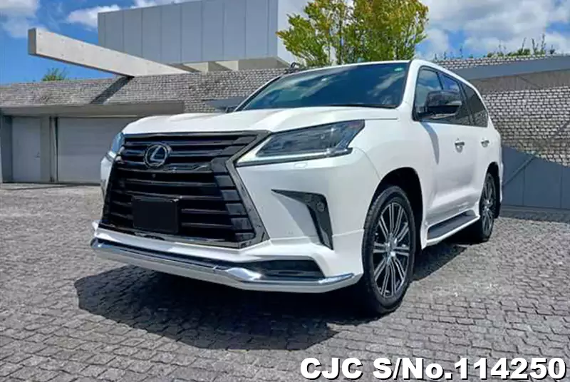 Lexus LX 570 in Pearl for Sale Image 0