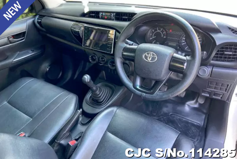 Toyota Hilux in White for Sale Image 2