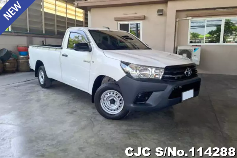 Toyota Hilux in White for Sale Image 0