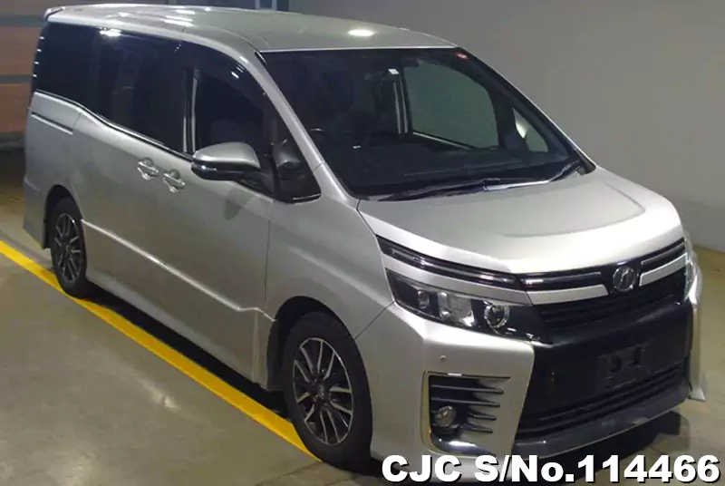 Toyota / Voxy 2014