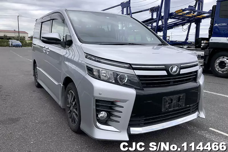 Toyota / Voxy 2014