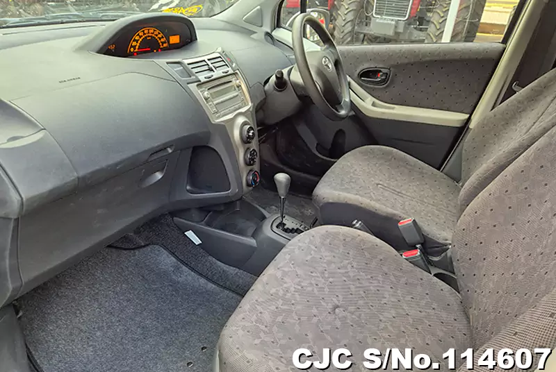 Toyota Vitz in Silver for Sale Image 11