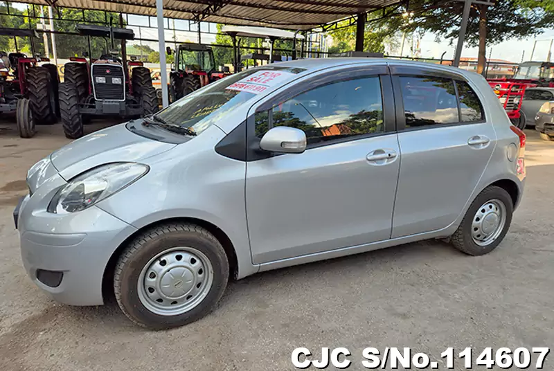 Toyota Vitz in Silver for Sale Image 3