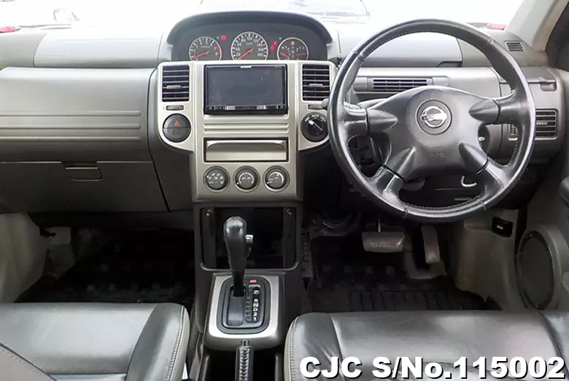 Nissan X-Trail in Red for Sale Image 9