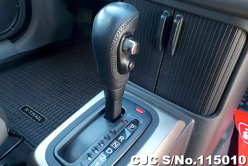 Nissan X-Trail in Black for Sale Image 10