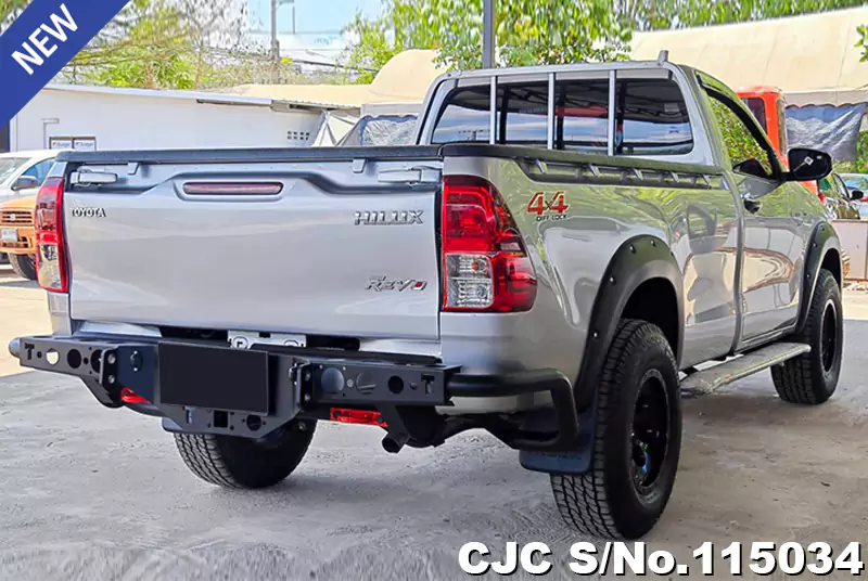 Toyota Hilux in Gray for Sale Image 2