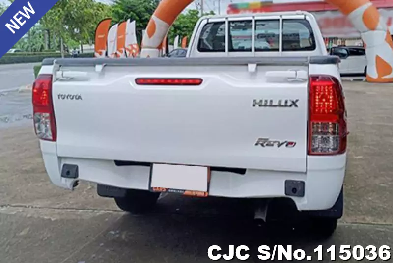 Toyota Hilux in White for Sale Image 2