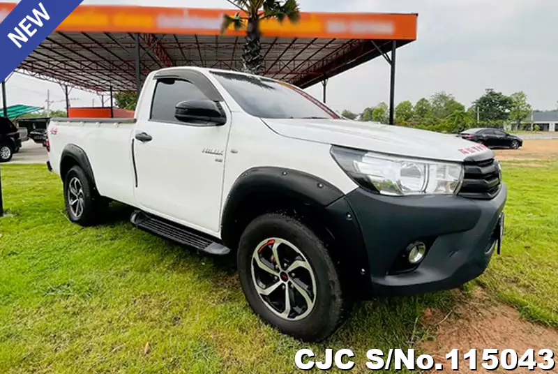 Toyota Hilux in White for Sale Image 0