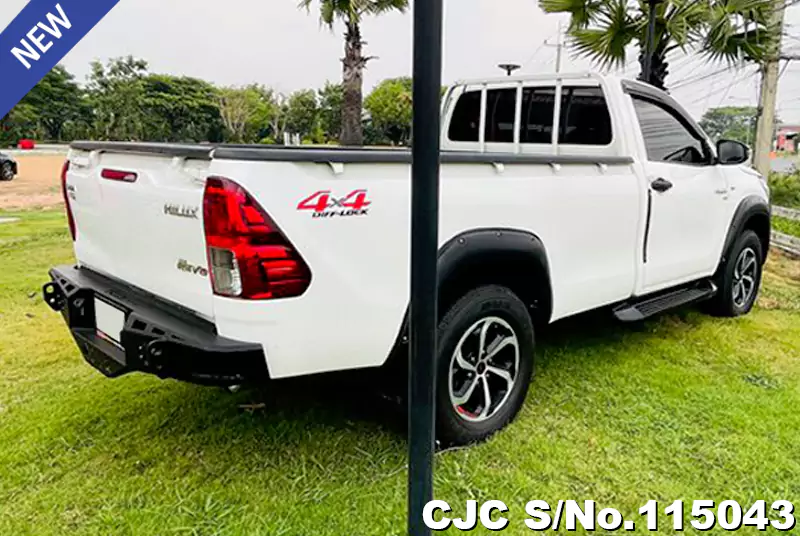 Toyota Hilux in White for Sale Image 2