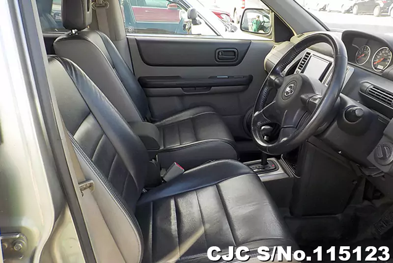 Nissan X-Trail in Gray for Sale Image 9