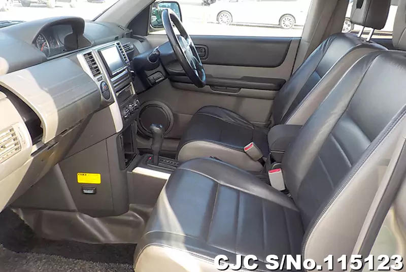 Nissan X-Trail in Gray for Sale Image 10