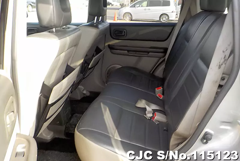 Nissan X-Trail in Gray for Sale Image 13