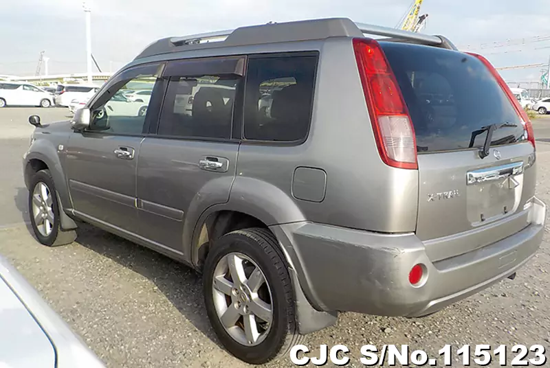 Nissan X-Trail in Gray for Sale Image 1