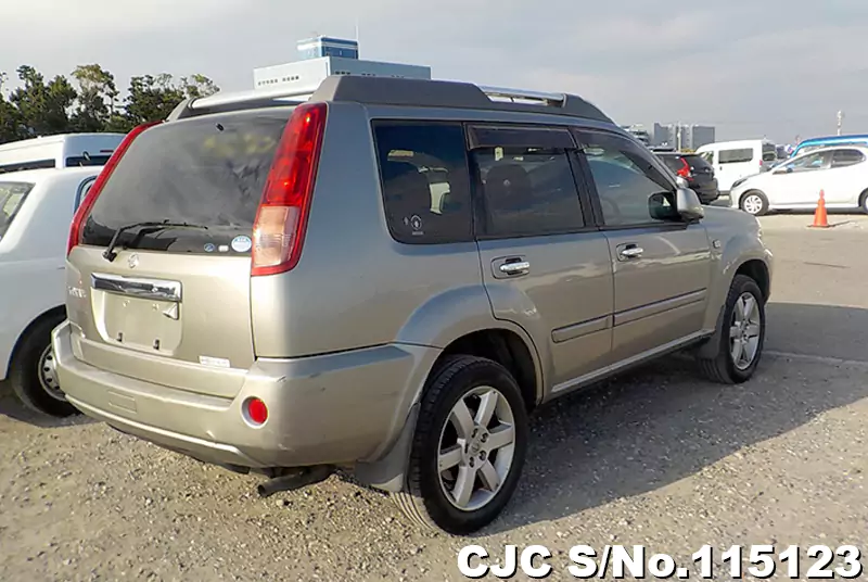 Nissan X-Trail in Gray for Sale Image 2