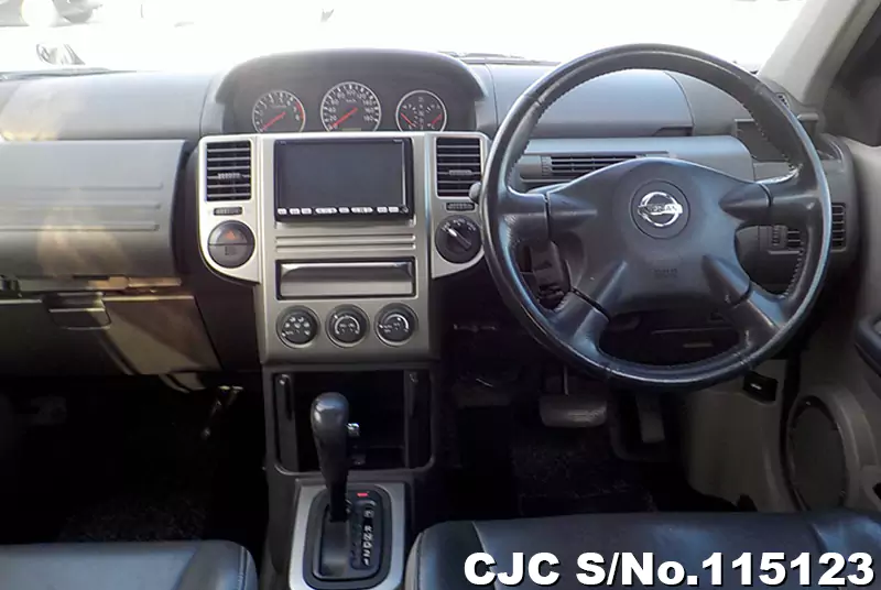 Nissan X-Trail in Gray for Sale Image 8