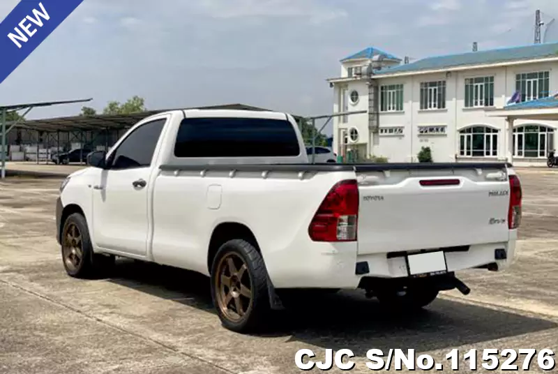 Toyota Hilux in White for Sale Image 2