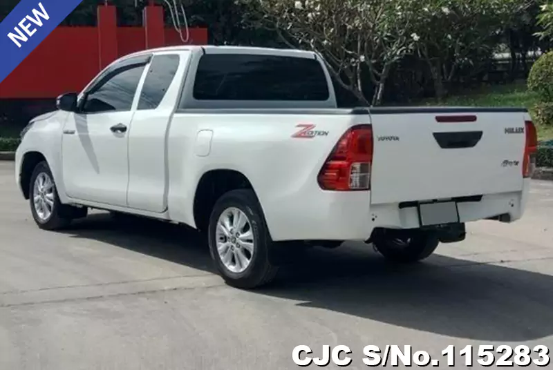 Toyota Hilux in White for Sale Image 1