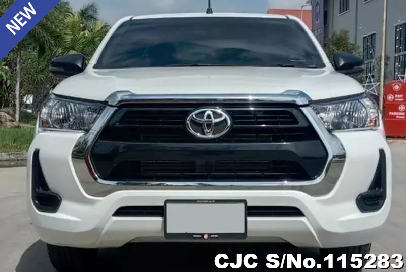 Toyota Hilux in White for Sale Image 2