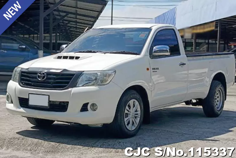 Toyota Hilux in White for Sale Image 0