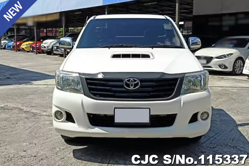Toyota Hilux in White for Sale Image 2