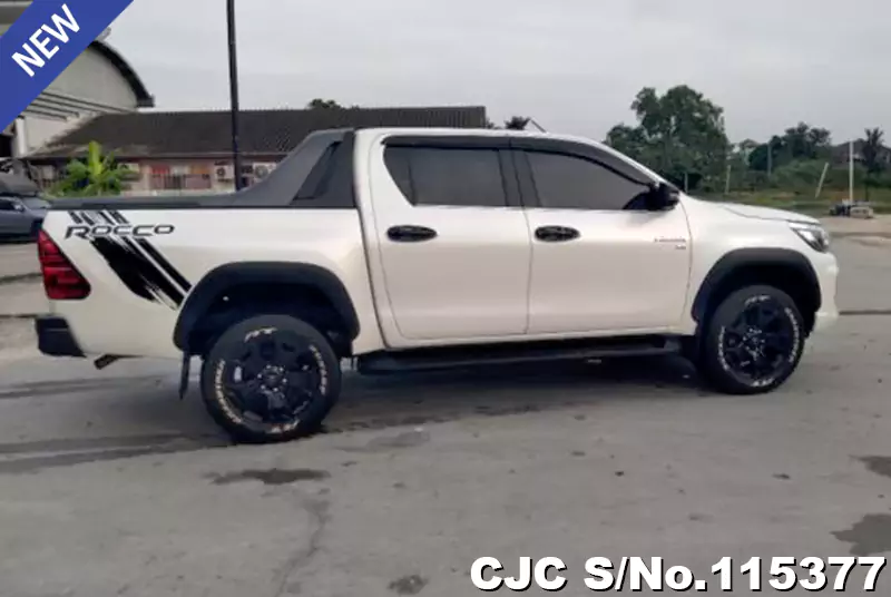 Toyota Hilux in White for Sale Image 2