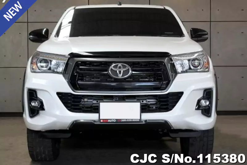 Toyota Hilux in White for Sale Image 2