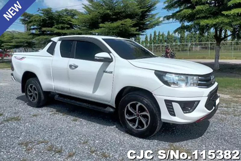 Toyota Hilux in White for Sale Image 0