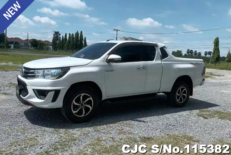 Toyota Hilux in White for Sale Image 1