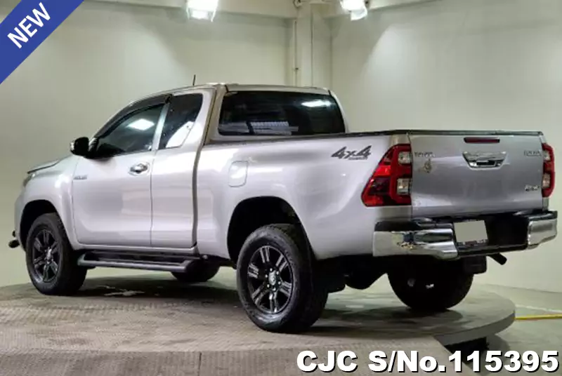 Toyota Hilux in Gray for Sale Image 1