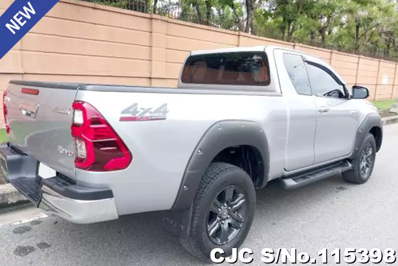 Toyota Hilux in Gray for Sale Image 2