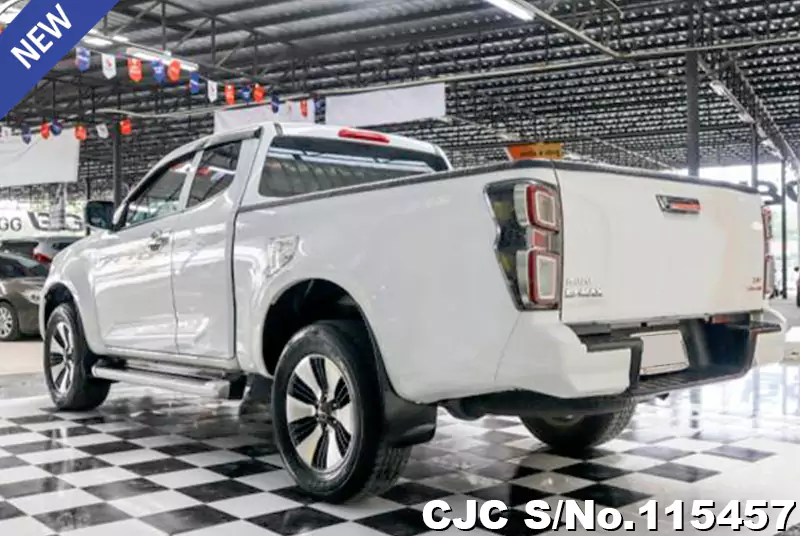 Isuzu D-Max in White for Sale Image 1
