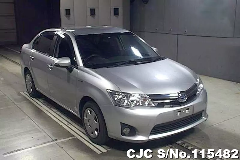 Toyota / Corolla Axio 2014