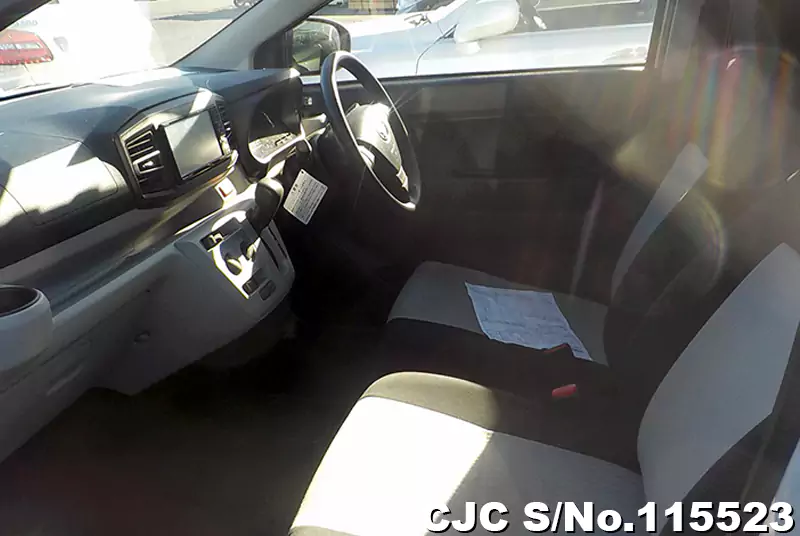 Daihatsu Mira E:S in Pearl White for Sale Image 9